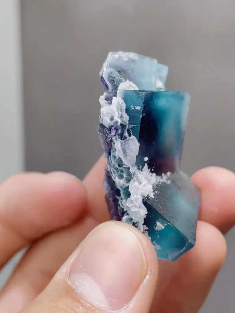 Natural Phantom Fluorite  comes from Yindu,Inner Mongolia 25*20*40MM - image 3