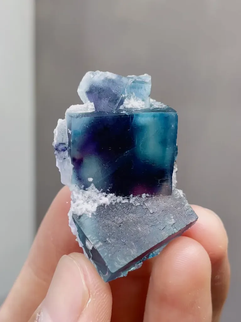 Natural Phantom Fluorite  comes from Yindu,Inner Mongolia 25*20*40MM image