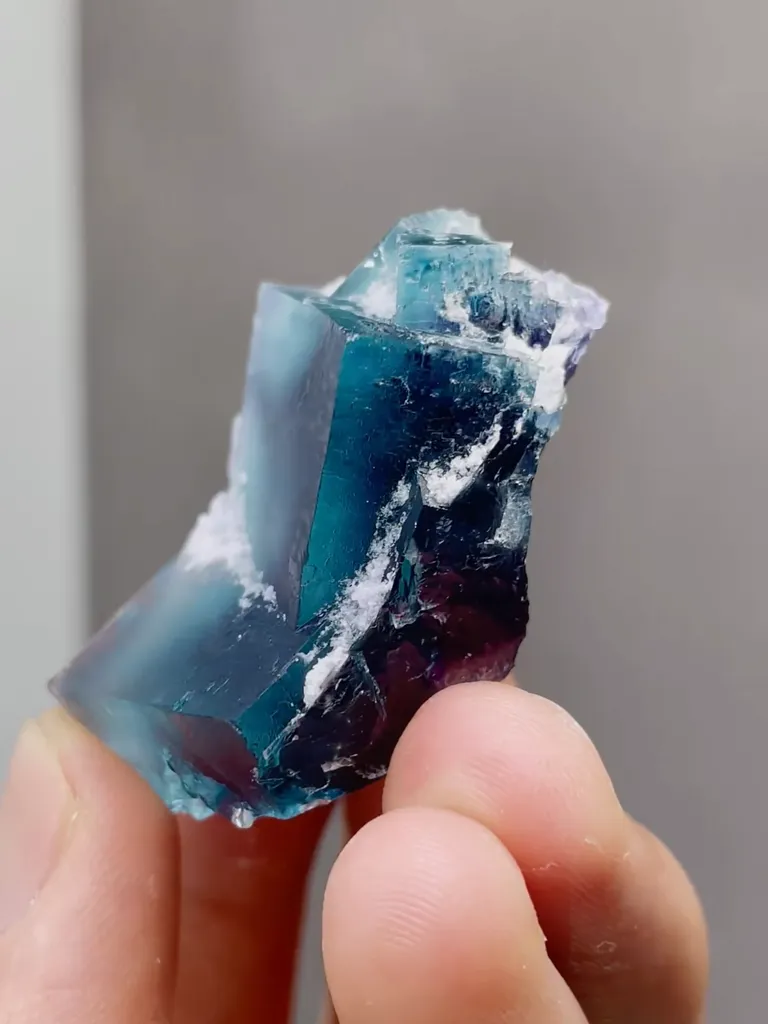 Natural Phantom Fluorite  comes from Yindu,Inner Mongolia 25*20*40MM - image 2