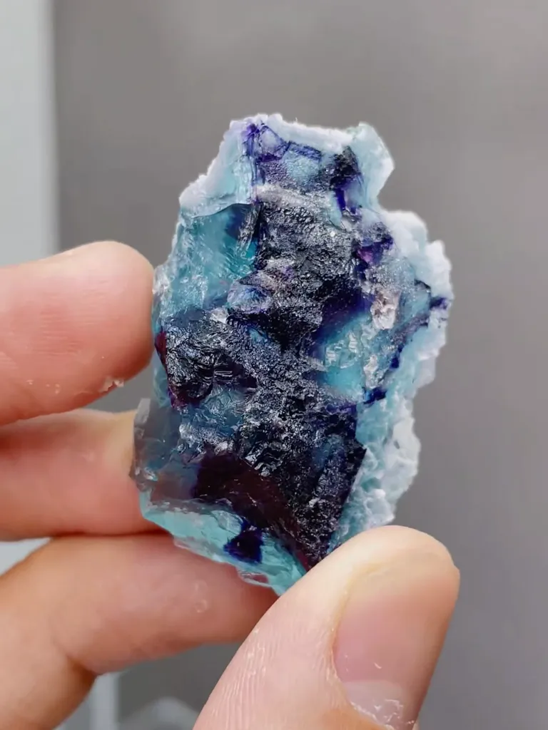 Natural Phantom Fluorite  comes from Yindu,Inner Mongolia 25*20*40MM - image 4