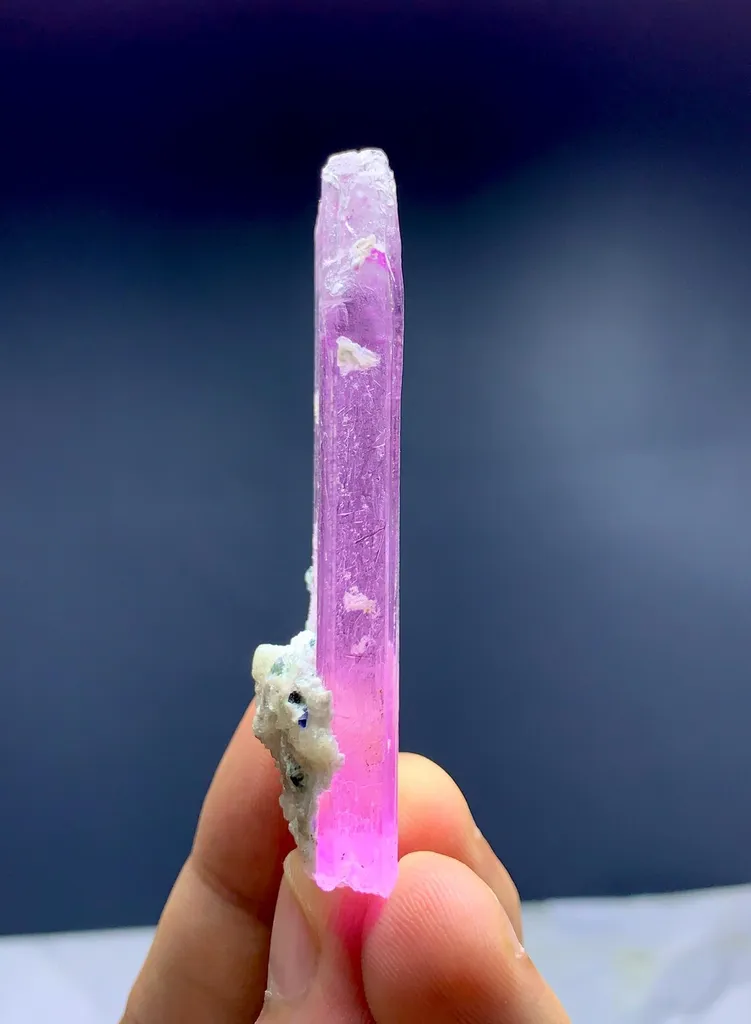 Natural Pink Kunzite Crystal – V-Shaped Termination, Blue Tourmaline, Albite 14g - image 6