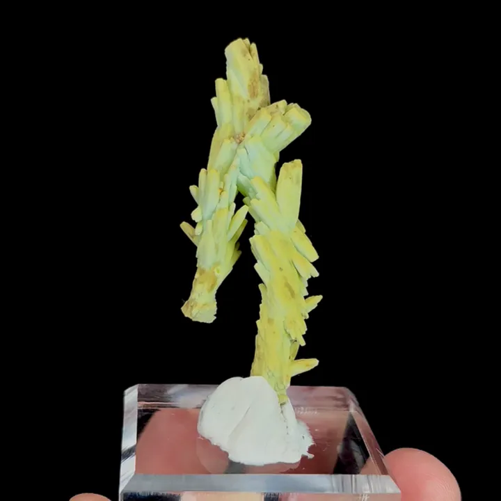 Natural Plumbogummite, Mineral specimen:Guangxi,China (20*55*10MM) image