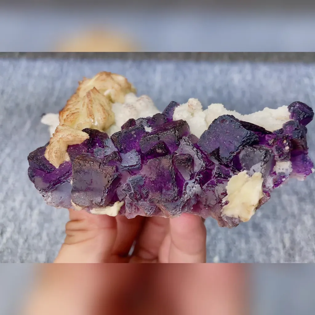 Natural Purple Cubic Fluorite and Barite and Quartz Symbiosis comes from Guizhou,China 125*65*40MM - image 2