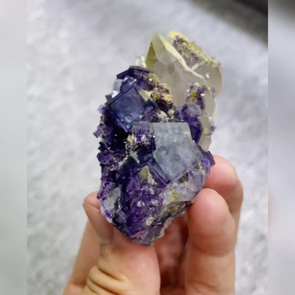 Natural Purple Cubic Fluorite and Clear Quartz Symbiosis comes from Yaogangxian,Hunan 70*35*45MM - image 4