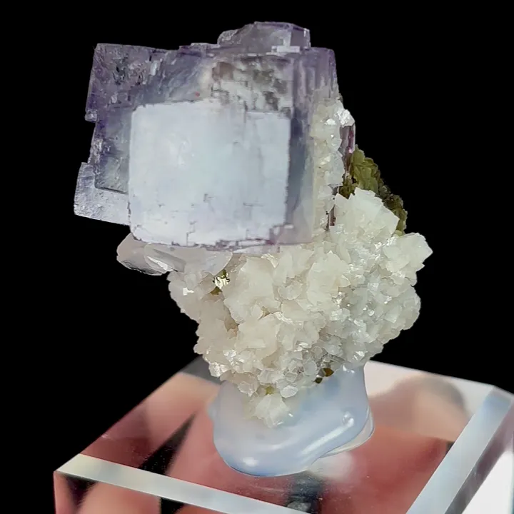 Natural Purple Cubic Fluorite and Dolomite, Mineral Specimen:Yaogangxian,Hunan (35*25*35MM) image