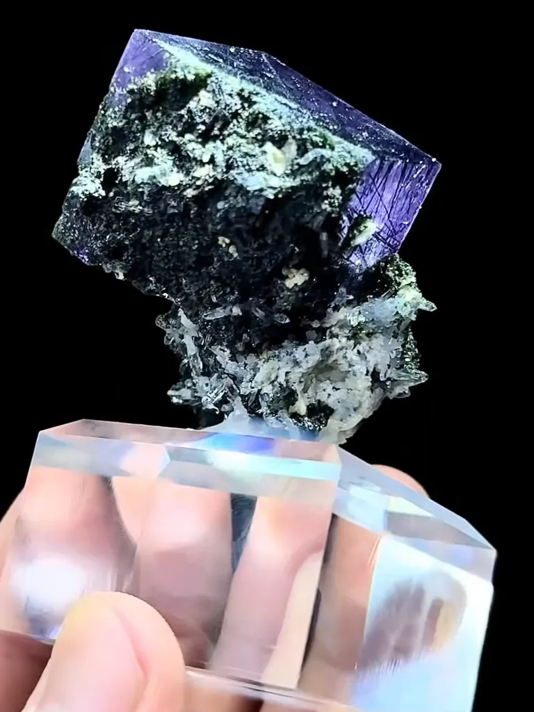 Natural Purple Cubic Fluorite and Jamstenite Coexists comes from Yaogangxian,Hunan 35*40*45mm - image 4