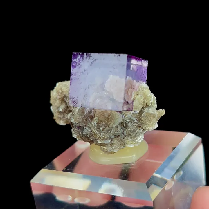 Natural Purple Cubic Fluorite and Mica, Mineral Specimen:Yaogangxian,Hunan (35*25*25MM) - image 2