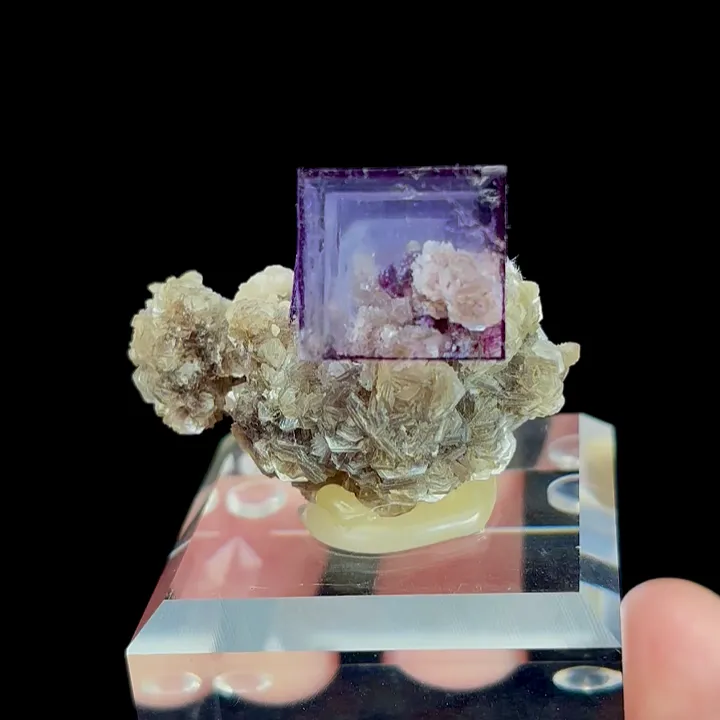 Natural Purple Cubic Fluorite and Mica, Mineral Specimen:Yaogangxian,Hunan (35*25*25MM) image