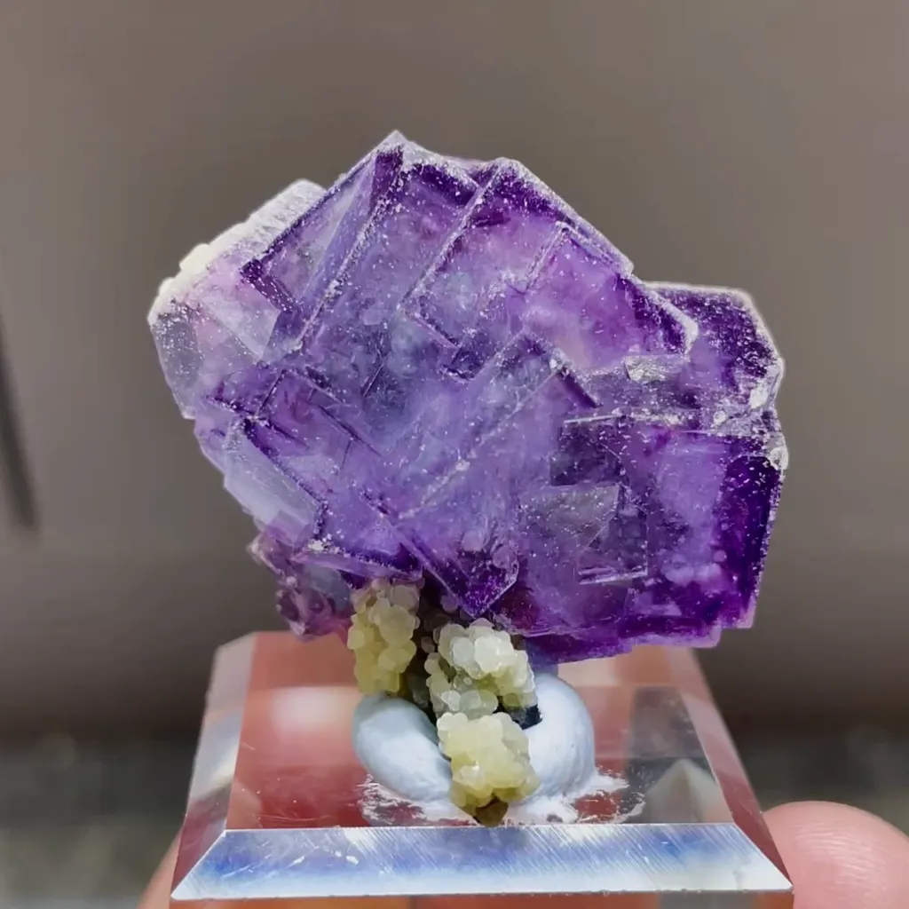 Natural Purple Cubic Fluorite and Mica Symbiosis comes from Yaogangxian,Hunan 35*30*25MM image