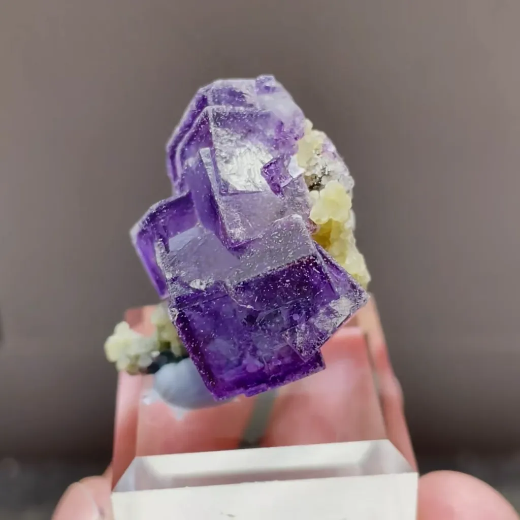 Natural Purple Cubic Fluorite and Mica Symbiosis comes from Yaogangxian,Hunan 35*30*25MM - image 3