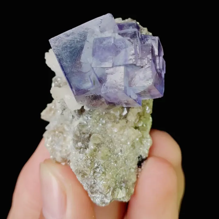 Natural Purple Cubic Fluorite and Mica,Mineral Specimen:Yaogangxian,Hunan (30*45*30MM) image