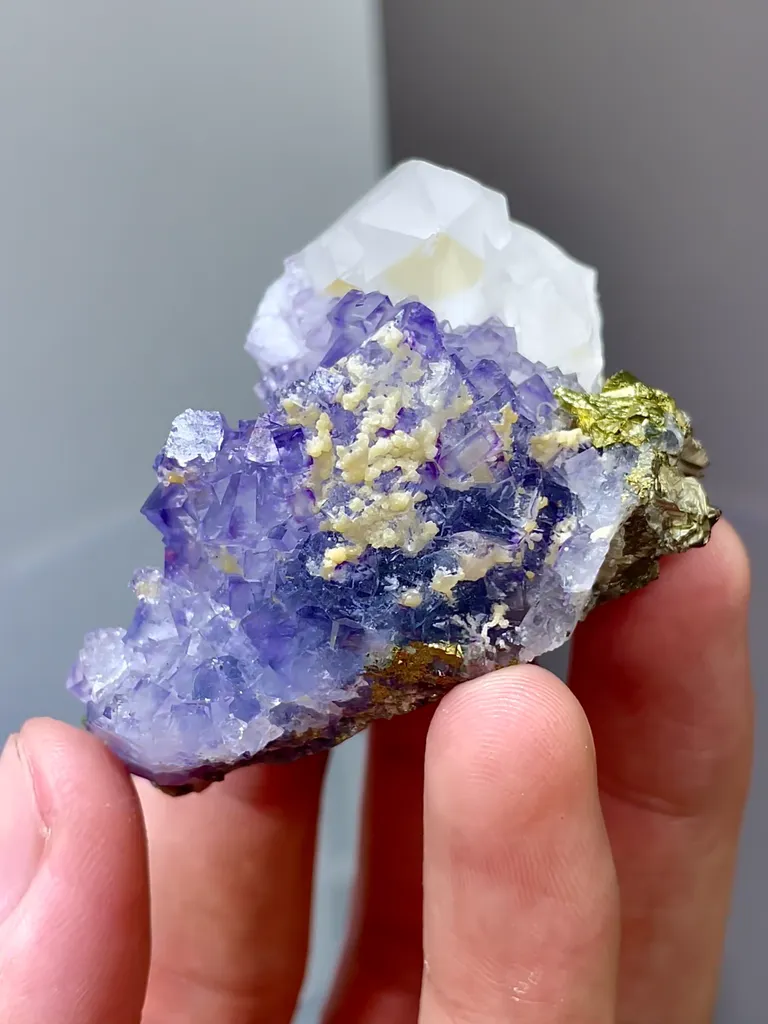 Natural Purple Cubic Fluorite and Quartz Coexist comes from Yaogangxian,Hunan 50*25*30MM - image 3