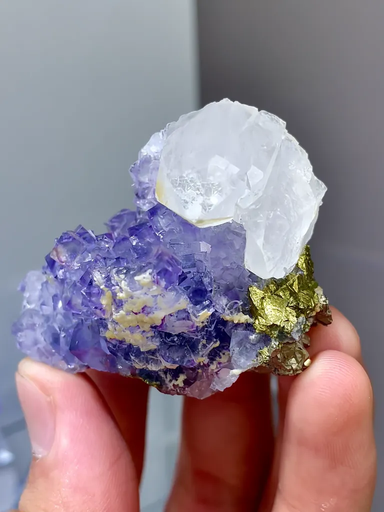 Natural Purple Cubic Fluorite and Quartz Coexist comes from Yaogangxian,Hunan 50*25*30MM - image 2
