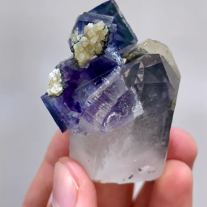 Natural Purple Cubic Fluorite and Quartz, Mineral Specimen: Yaogangxian,Hunan (35*50*35MM) image