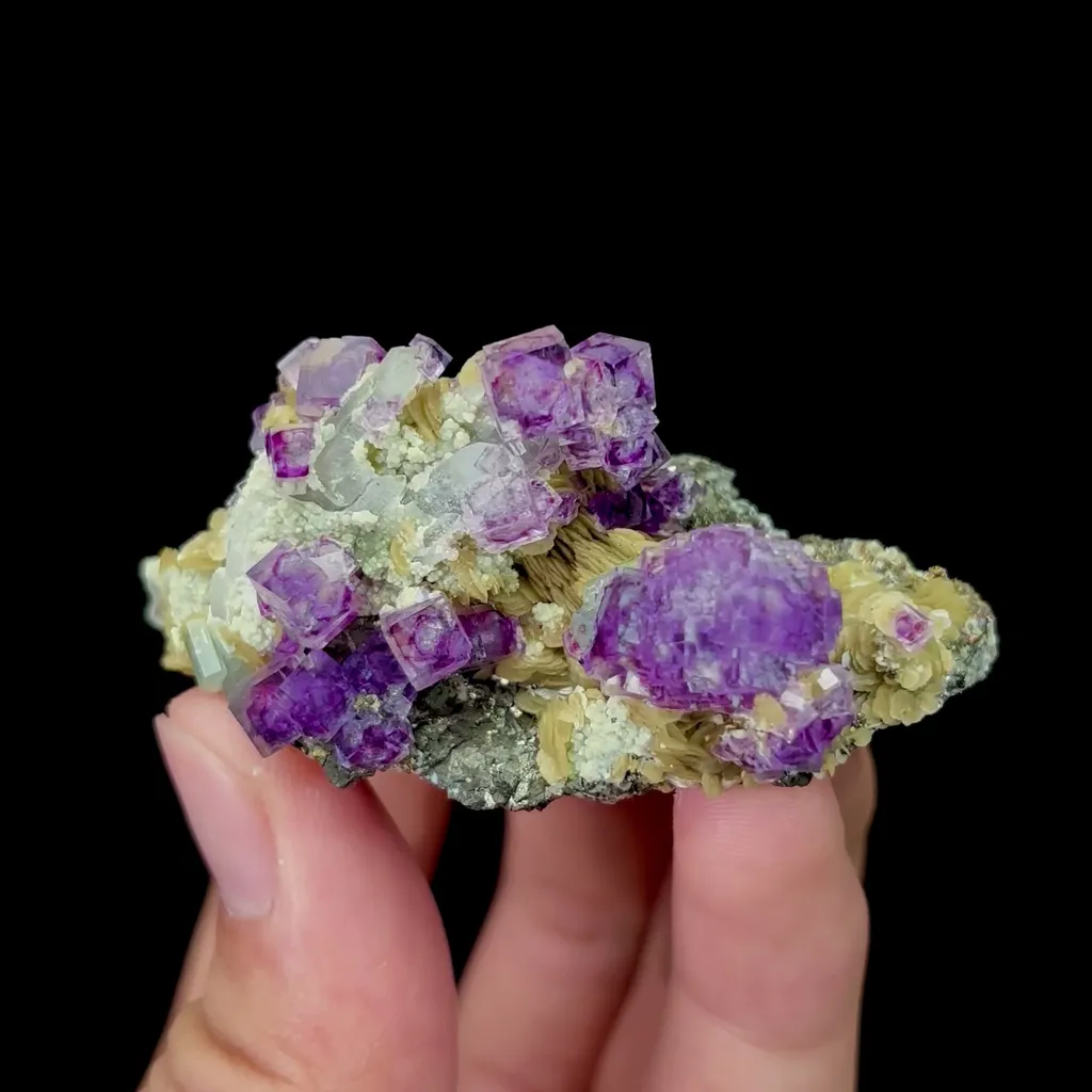 Natural Purple Cubic Fluorite and Quartz Mineral Specimen,High Quality Specimen,CHENZHOU,HUNAN,CHINA(60*35*30mm) image
