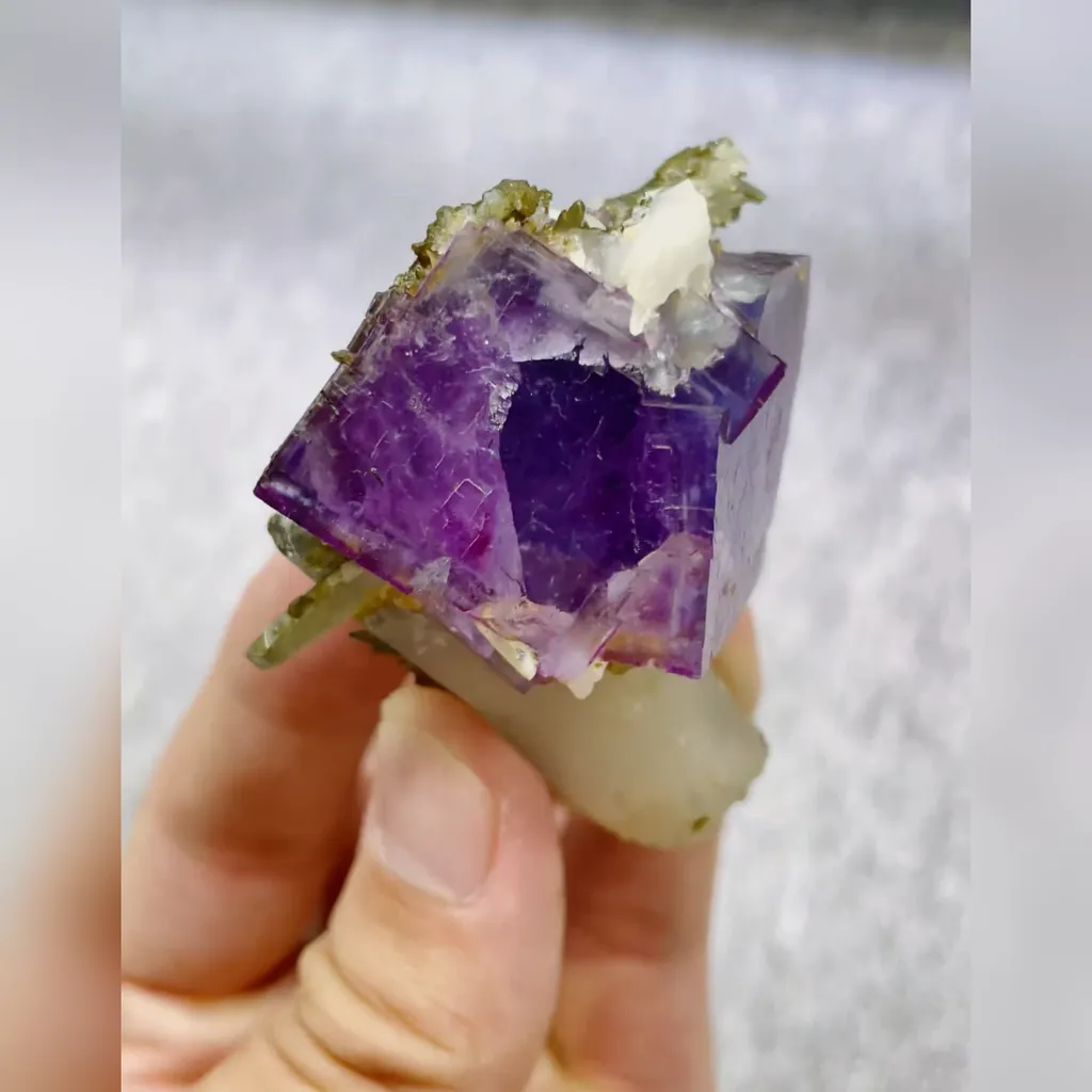 Natural Purple Cubic Fluorite and Quartz Symbiosis comes from Yaogangxian,Hunan 30*60*30MM - image 2