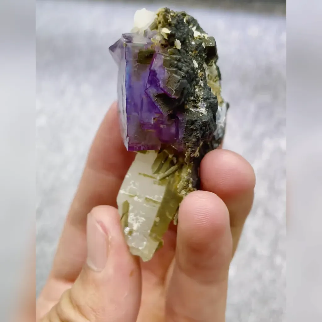 Natural Purple Cubic Fluorite and Quartz Symbiosis comes from Yaogangxian,Hunan 30*60*30MM - image 3