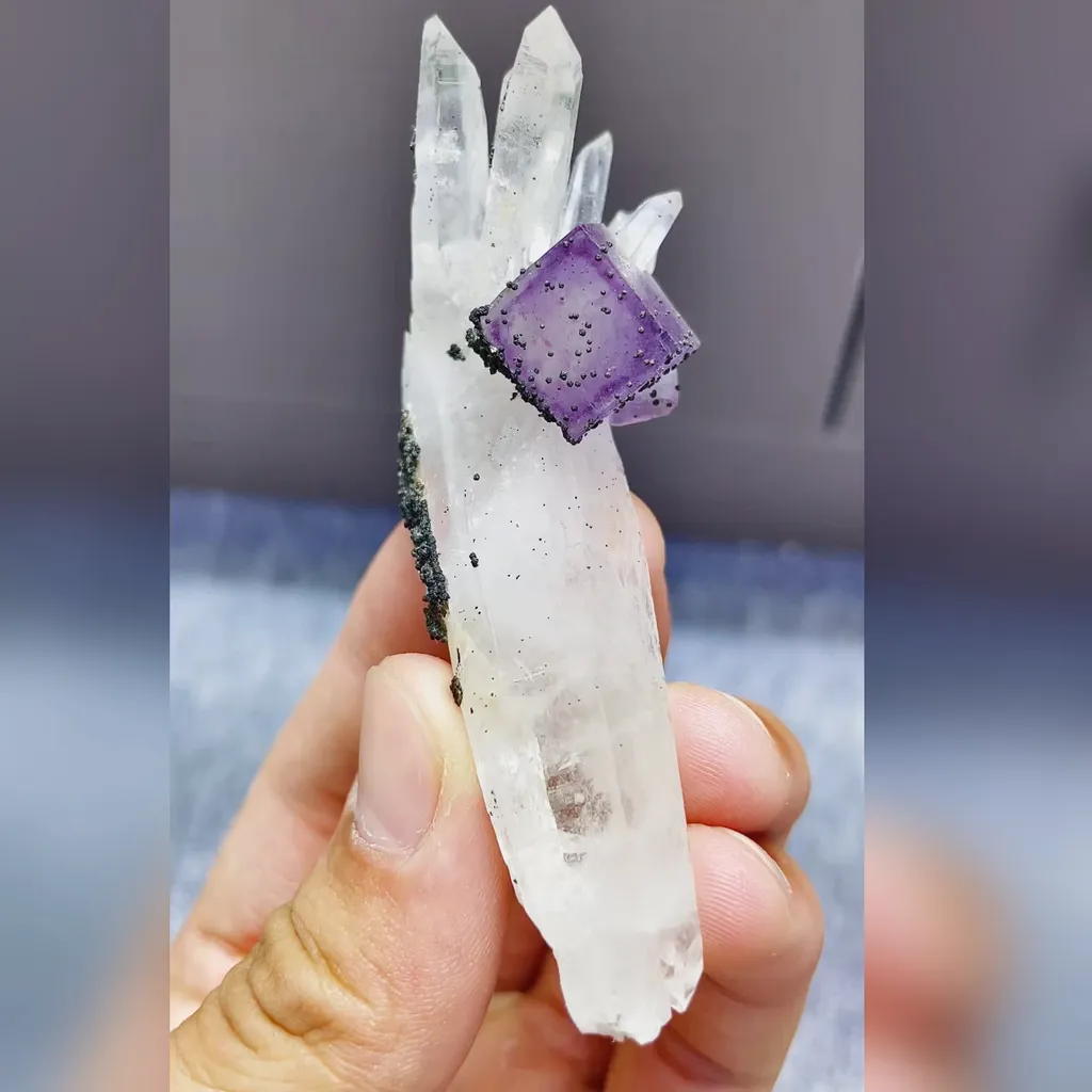 Natural Purple Cubic Fluorite and Quartz Symbiosis comes from Yaogangxian,Hunan 30*80*20MM - image 2