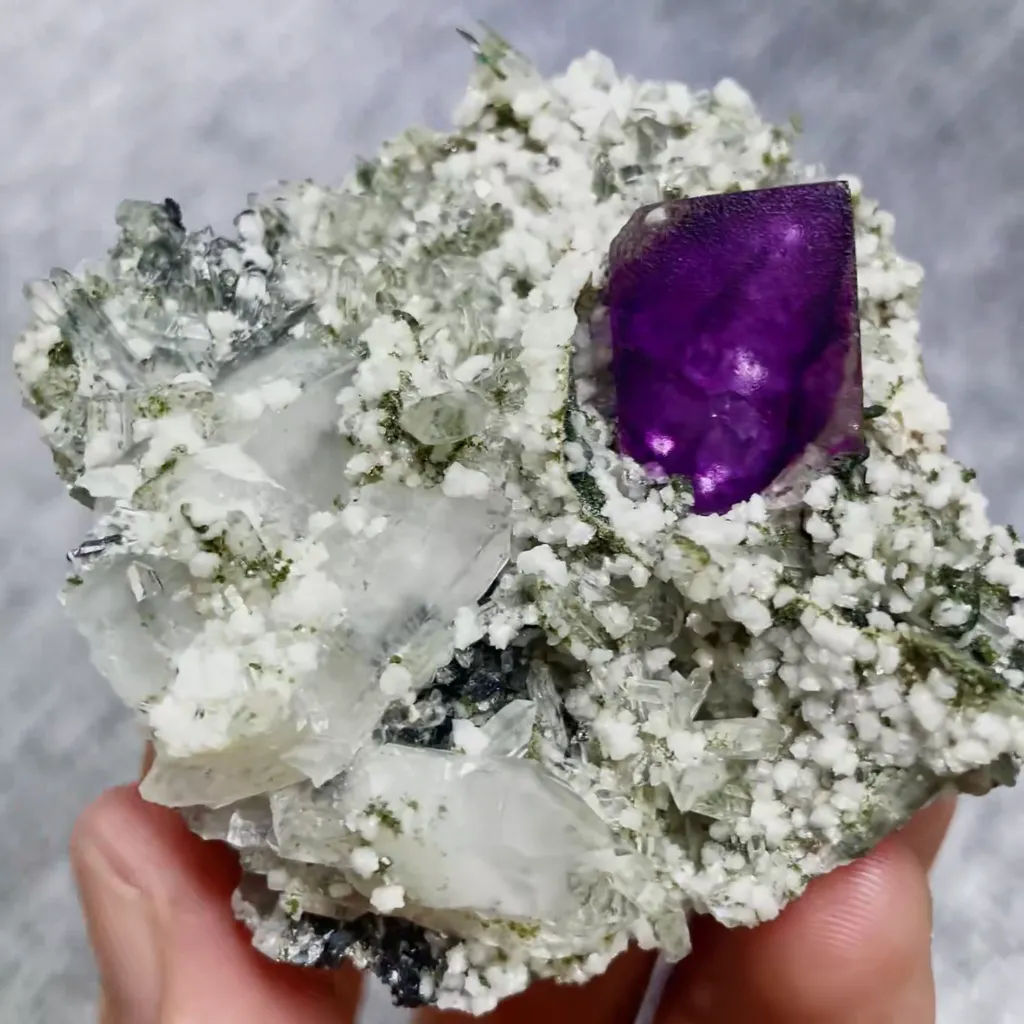 Natural Purple Cubic Fluorite and Quartz Symbiosis comes from Yaogangxian,Hunan 50*55*25MM - image 3