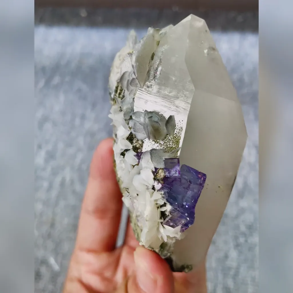 Natural Purple Cubic Fluorite and Quartz Symbiosis comes from Yaogangxian,Hunan 65*45*90MM - image 3