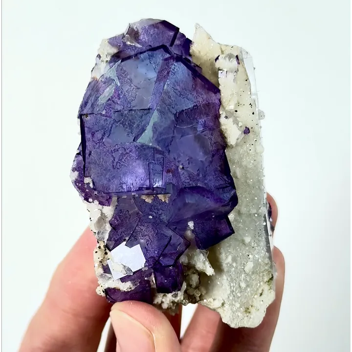 Natural Purple Cubic Fluorite and Quartz Tower, Mineral Specimen:Yaogangxian,Hunan (45*65*35MM) - image 3