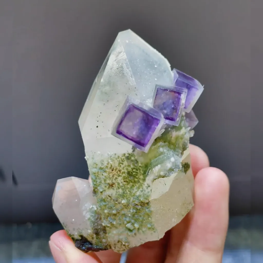 Natural Purple Cubic Fluorite and Quartz Tower Symbiosis comes from Yaogangxian,Hunan 45*35*65MM - image 4