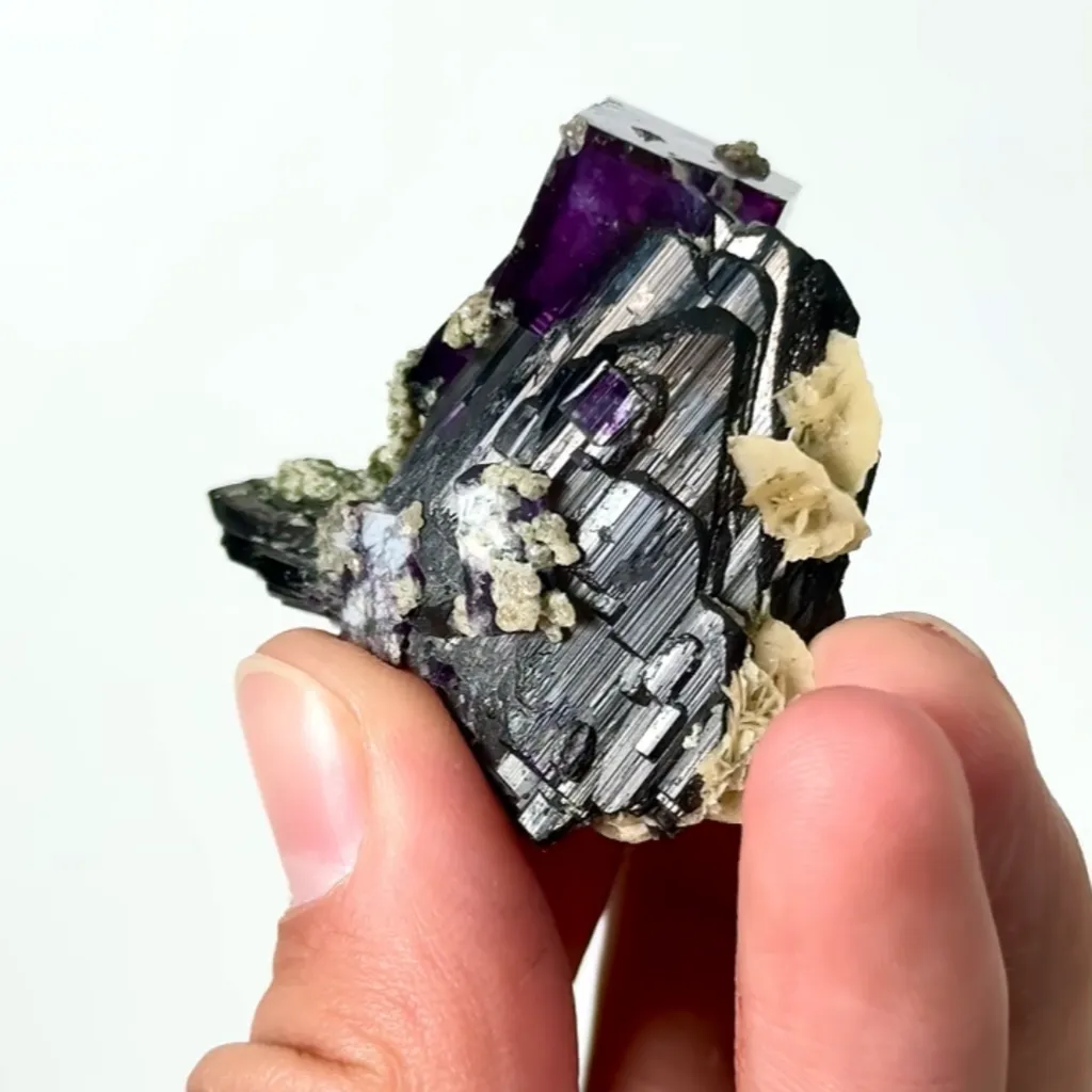 Natural Purple Cubic Fluorite and Wolframite,Mineral Specimen: Yaogangxian,Hunan (45*40*20MM) - image 4