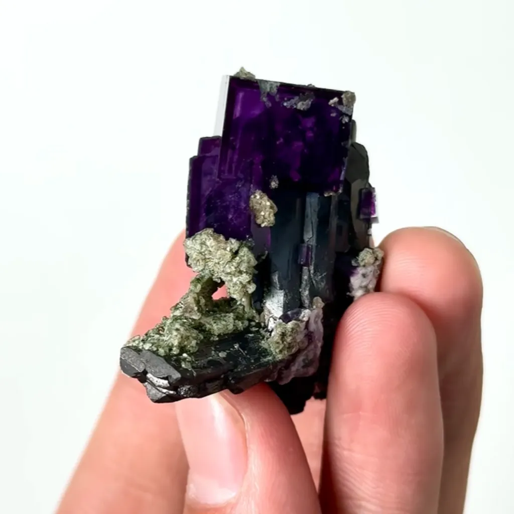 Natural Purple Cubic Fluorite and Wolframite,Mineral Specimen: Yaogangxian,Hunan (45*40*20MM) - image 3