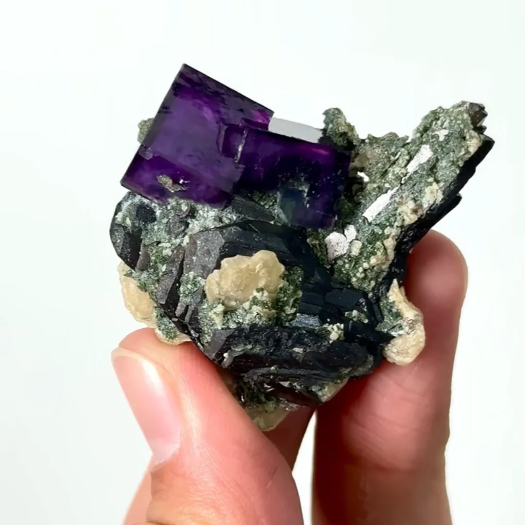 Natural Purple Cubic Fluorite and Wolframite,Mineral Specimen: Yaogangxian,Hunan (45*40*20MM) - image 5