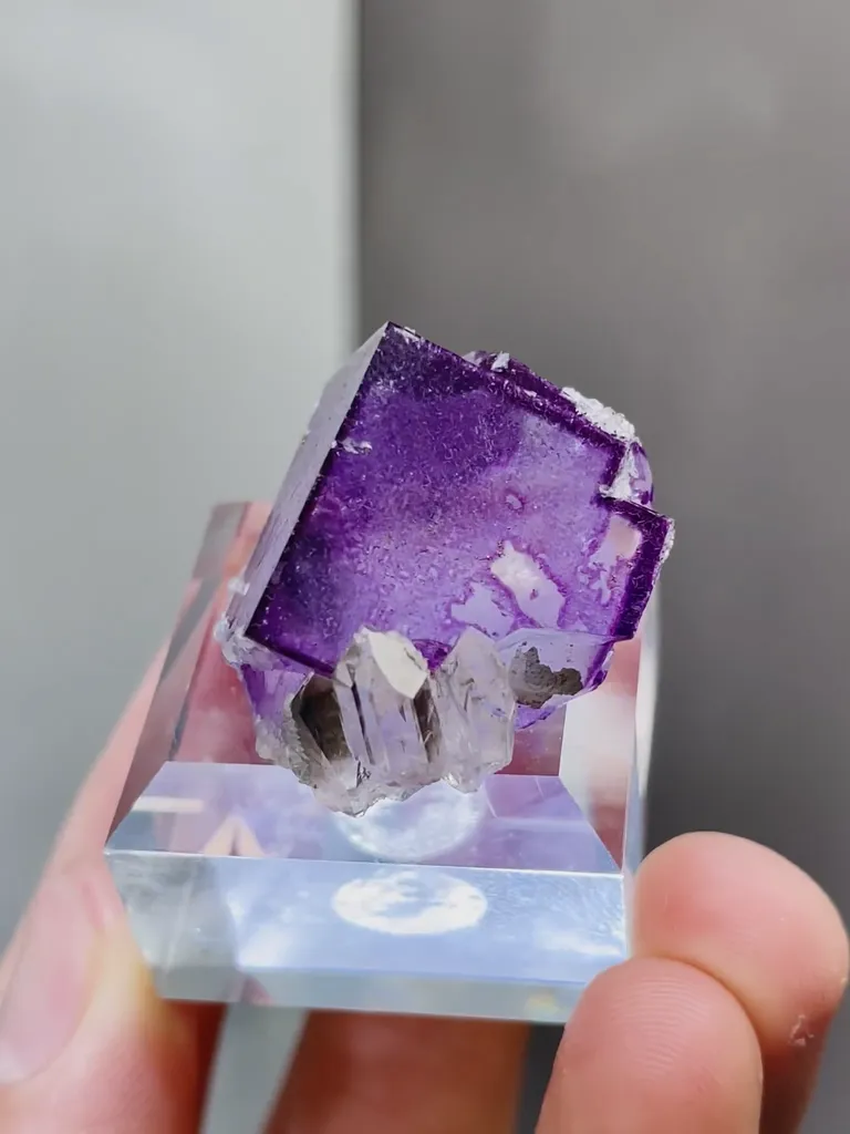 Natural Purple Cubic Fluorite coexists with Quartz comes from YaogangXian,Hunan 30*25*20MM - image 4