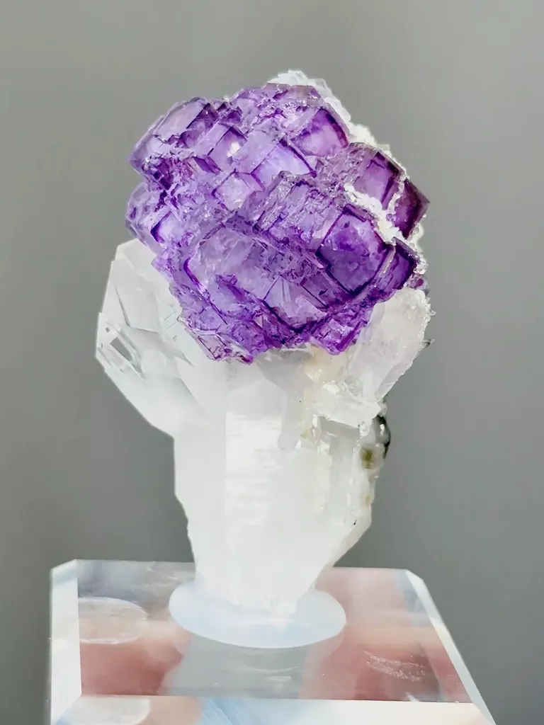 Natural Purple Cubic Fluorite coexists with Quartz comes from Yaogangxian,Hunan 30*30*45MM - image 4