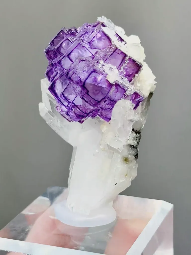 Natural Purple Cubic Fluorite coexists with Quartz comes from Yaogangxian,Hunan 30*30*45MM - image 3