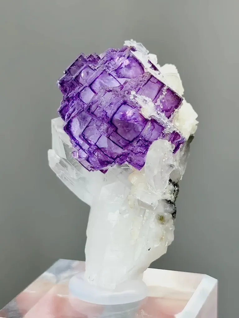 Natural Purple Cubic Fluorite coexists with Quartz comes from Yaogangxian,Hunan 30*30*45MM image