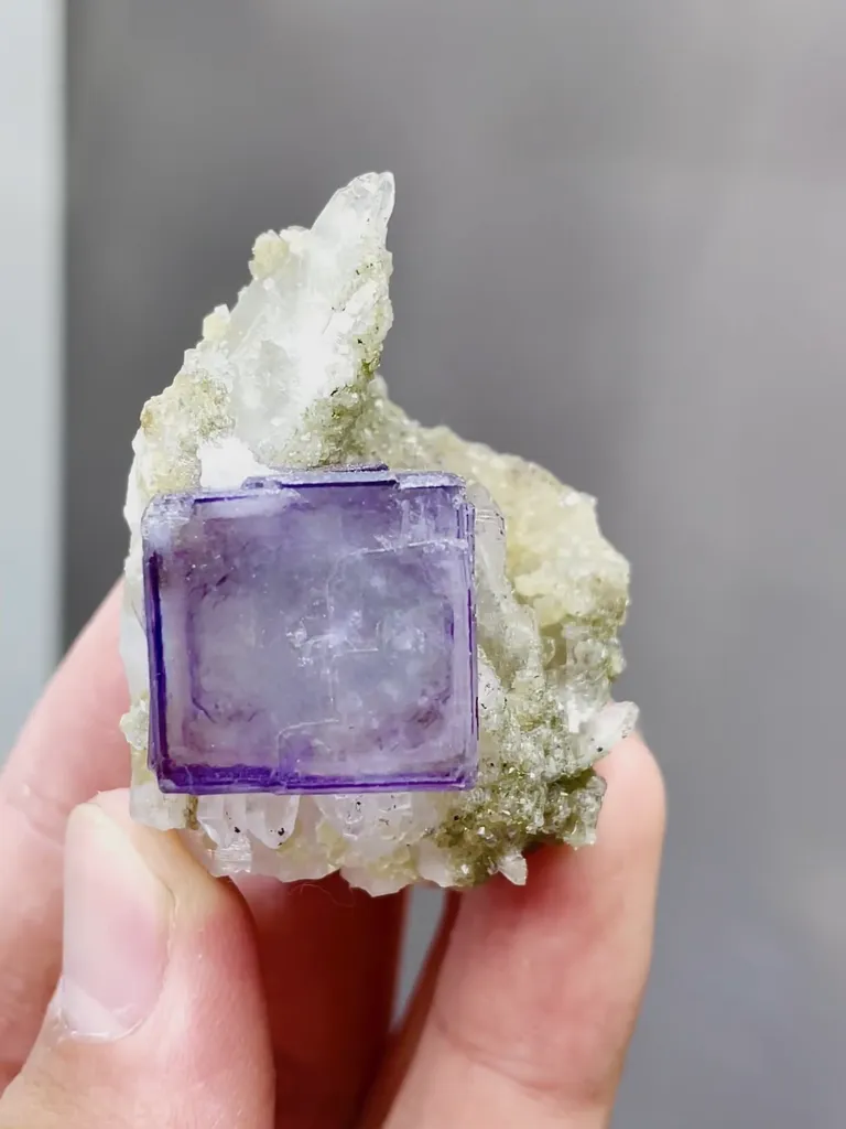 Natural Purple Cubic Fluorite coexists with Quartz comes from Yaogangxian,Hunan 30*35*37MM - image 3