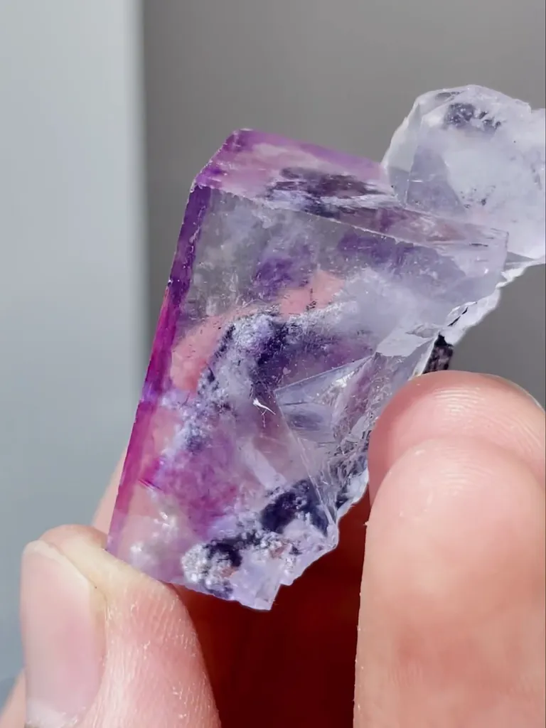 Natural Purple Cubic Fluorite comes from Yaogangxian,Hunan 19*22*35MM - image 2
