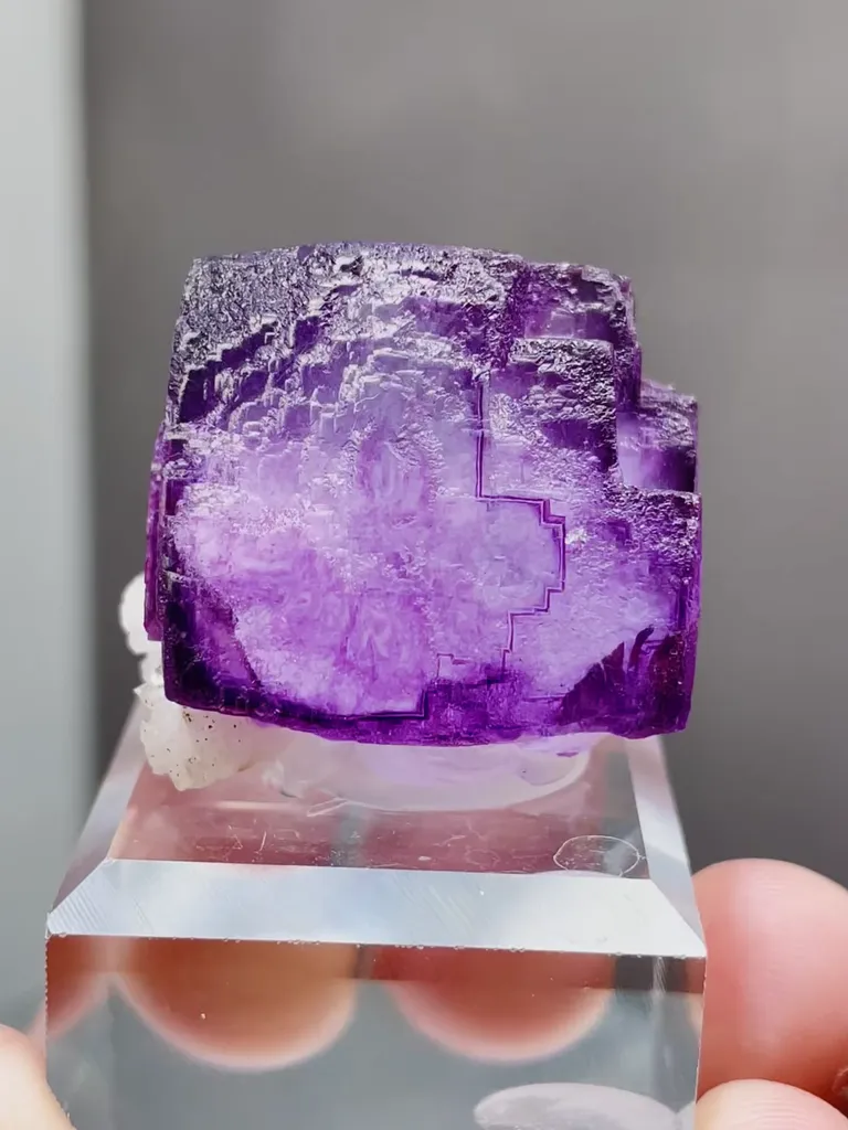 Natural Purple Cubic Fluorite comes from YaogangXian,Hunan 25*20*20MM image