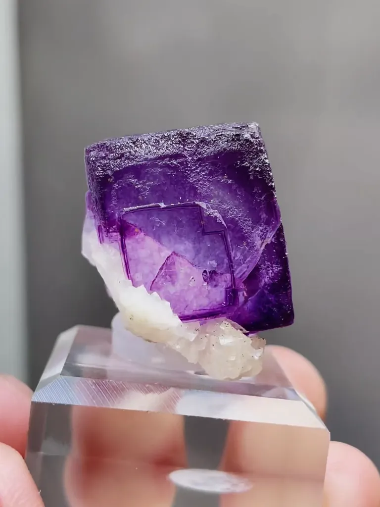 Natural Purple Cubic Fluorite comes from YaogangXian,Hunan 25*20*20MM - image 3