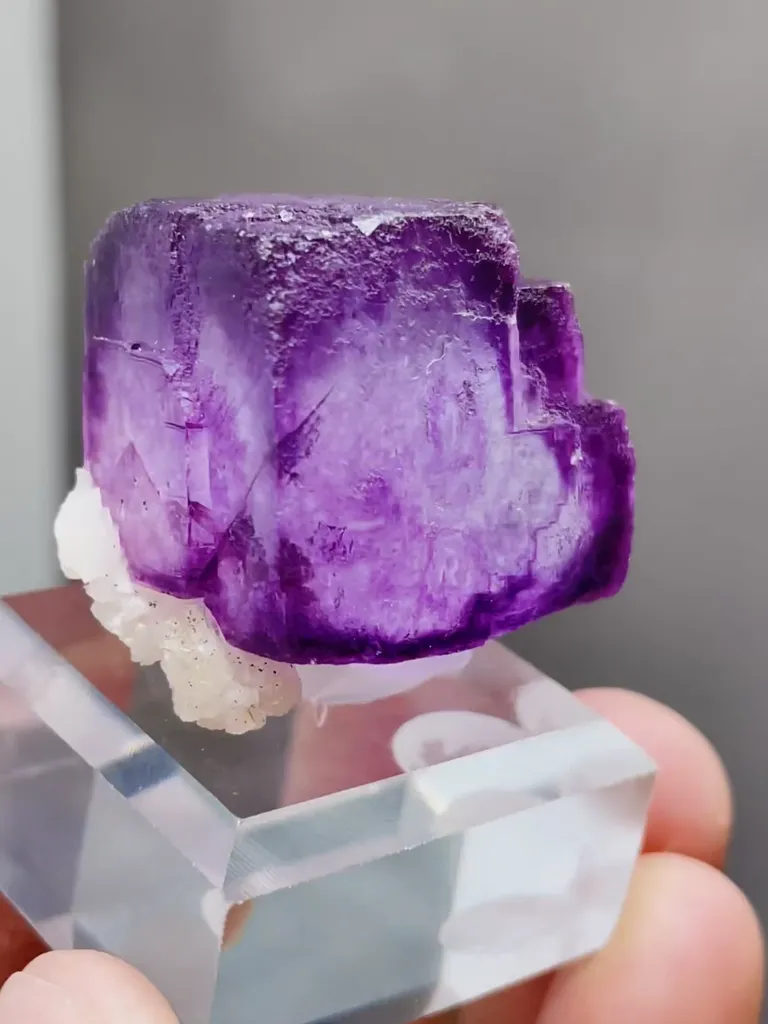 Natural Purple Cubic Fluorite comes from YaogangXian,Hunan 25*20*20MM - image 2