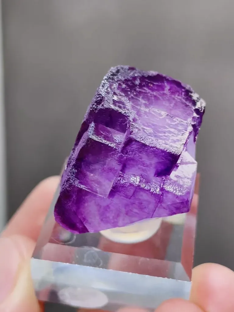 Natural Purple Cubic Fluorite comes from YaogangXian,Hunan 25*20*20MM - image 4