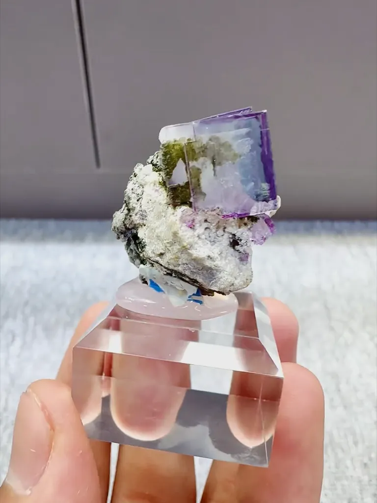 Natural Purple Cubic Fluorite comes from Yaogangxian,Hunan 25*25*25MM - image 3