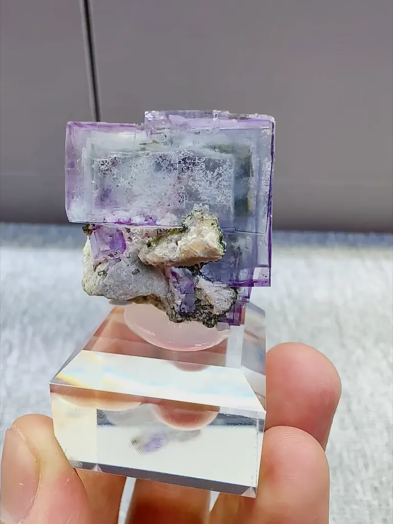 Natural Purple Cubic Fluorite comes from Yaogangxian,Hunan 25*25*25MM image