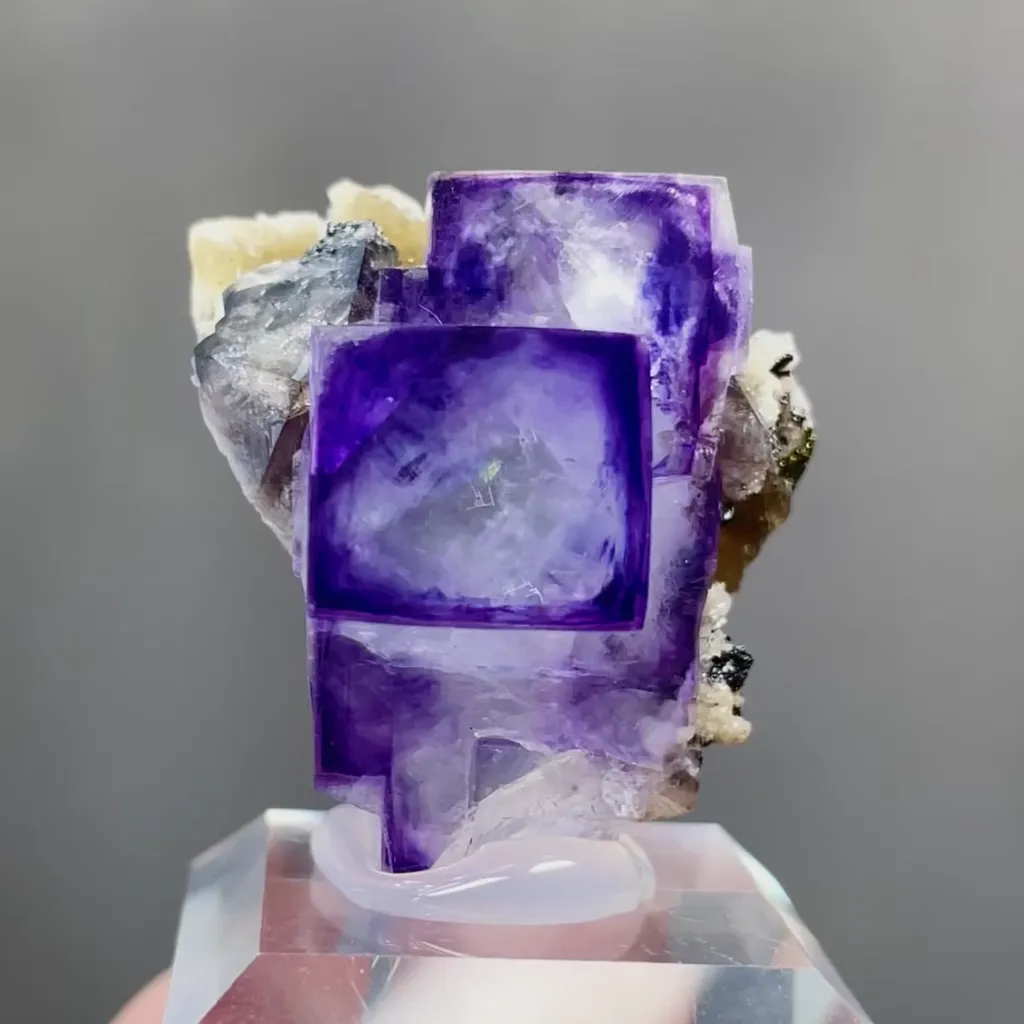 Natural Purple Cubic Fluorite comes from Yaogangxian,Hunan 30*25*25MM image