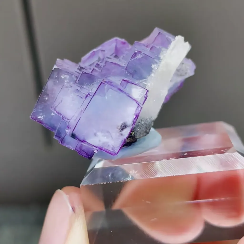 Natural Purple Cubic Fluorite comes from Yaogangxian,Hunan 35*20*30MM - image 3