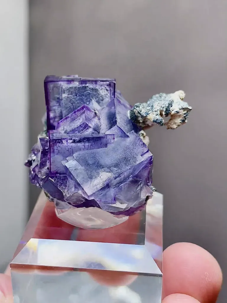Natural Purple Cubic Fluorite comes from Yaogangxian,Hunan 35*30*25MM - image 3
