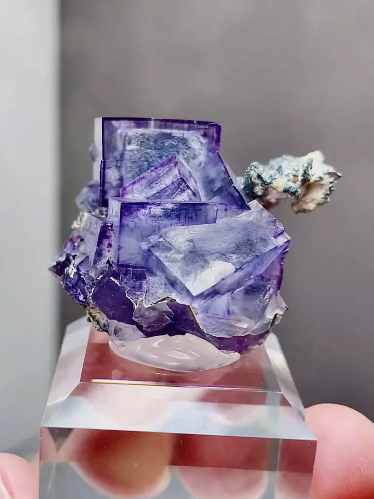 Natural Purple Cubic Fluorite comes from Yaogangxian,Hunan 35*30*25MM - image 2