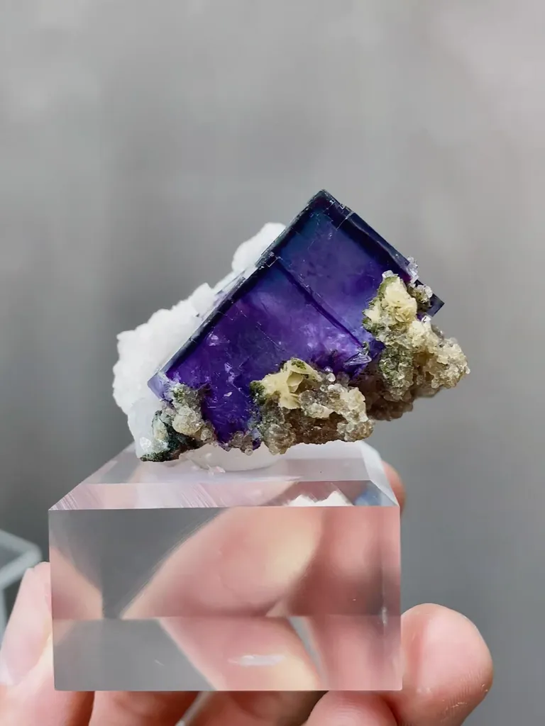 Natural Purple Cubic Fluorite comes from Yaogangxian,Hunan 35*45*30MM - image 4