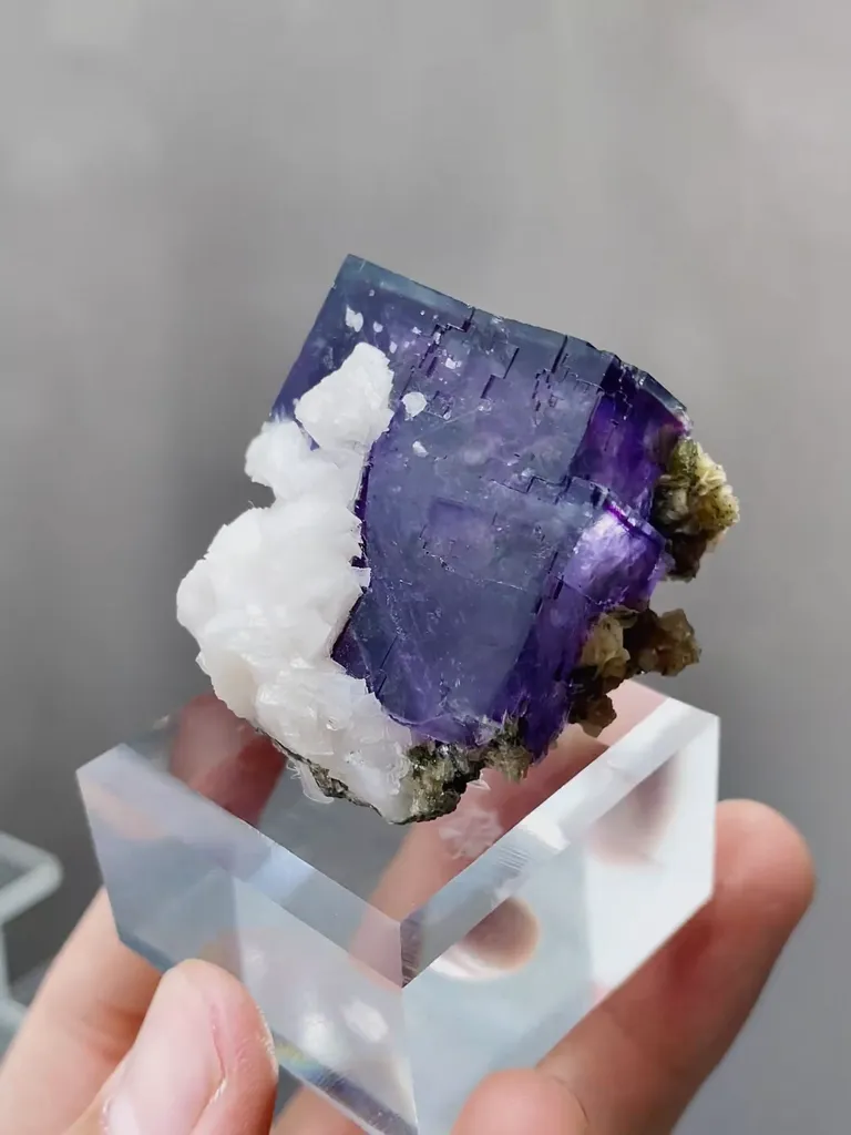 Natural Purple Cubic Fluorite comes from Yaogangxian,Hunan 35*45*30MM - image 3