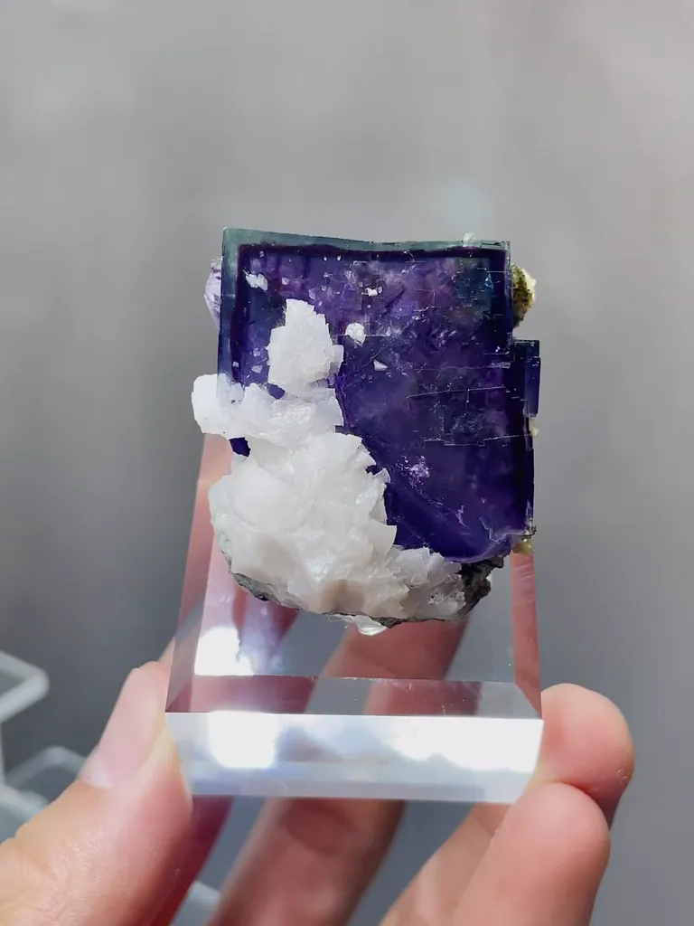 Natural Purple Cubic Fluorite comes from Yaogangxian,Hunan 35*45*30MM - image 7