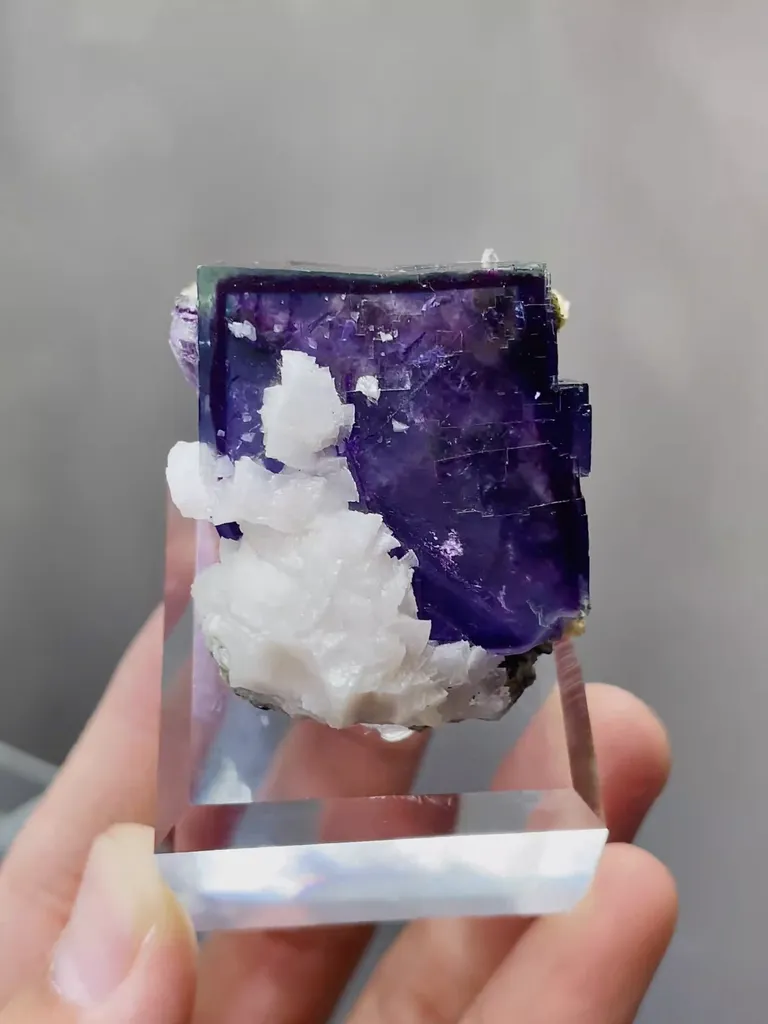 Natural Purple Cubic Fluorite comes from Yaogangxian,Hunan 35*45*30MM - image 2