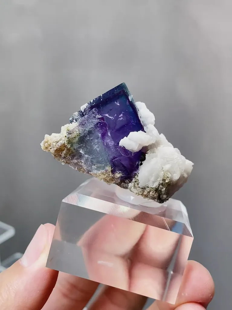 Natural Purple Cubic Fluorite comes from Yaogangxian,Hunan 35*45*30MM - image 6